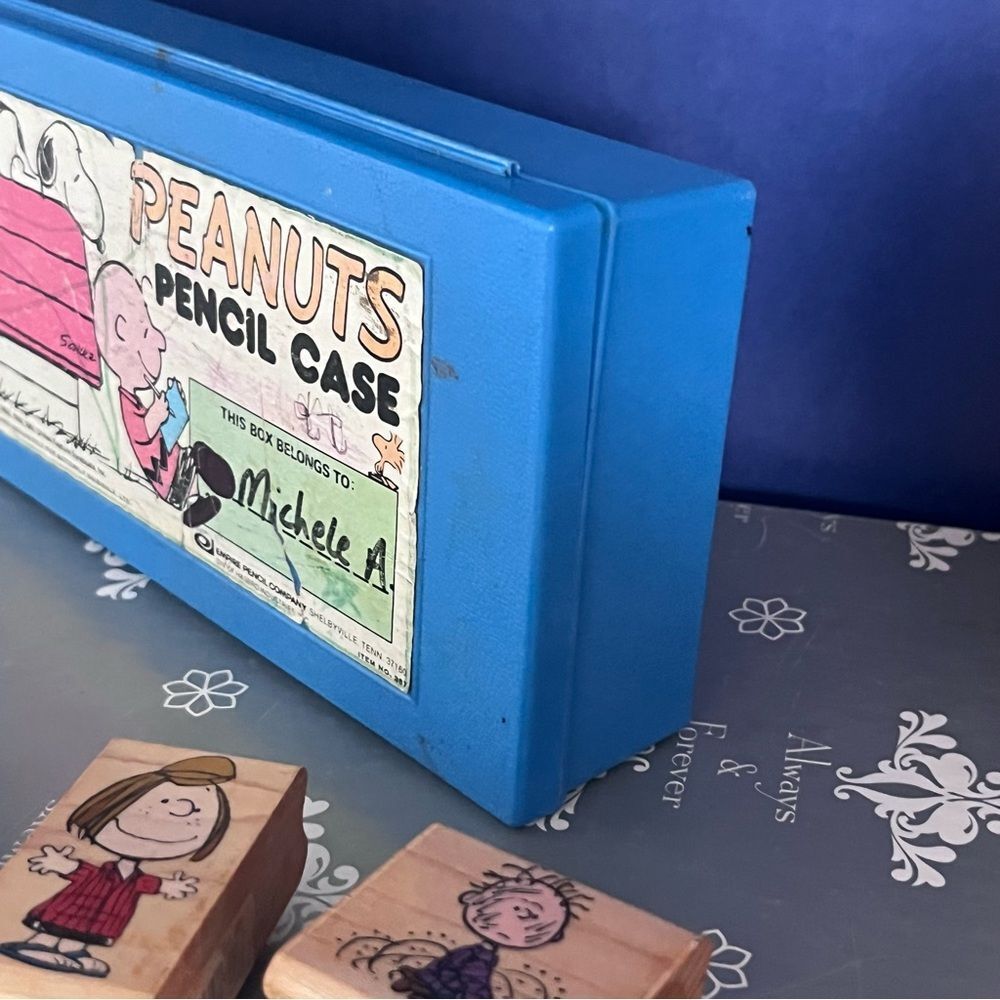 Peanuts Blue Pencil Box w/ 4 Peanuts Rubber Stamps vintage - Picture 6 of 8